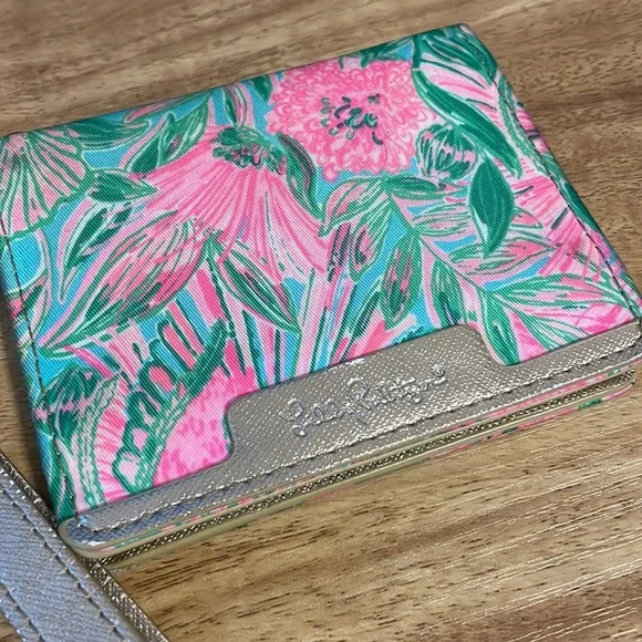 Lily Pulitzer wristlet - Picture 2 of 9
